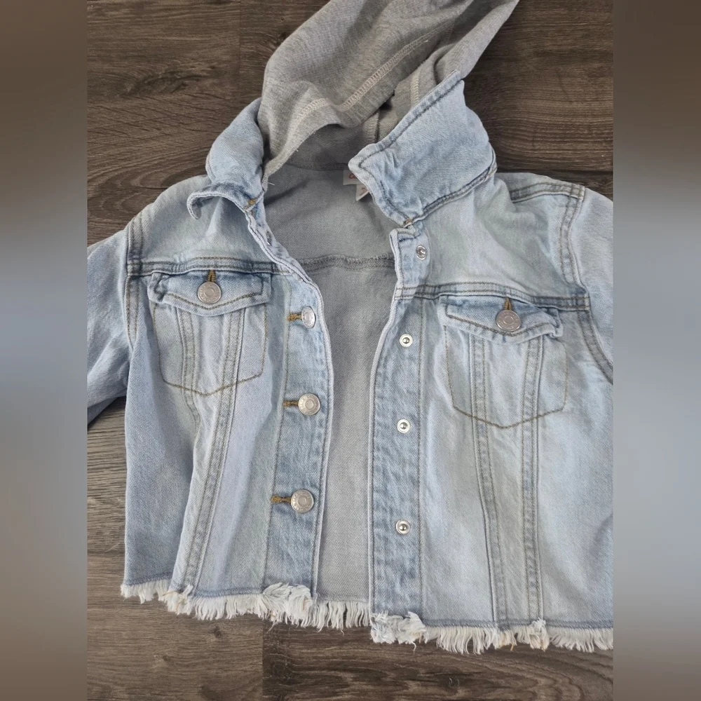 Cat & Jack Girls Light Blue Cropped Jean Jacket with Gray Hood Size 8